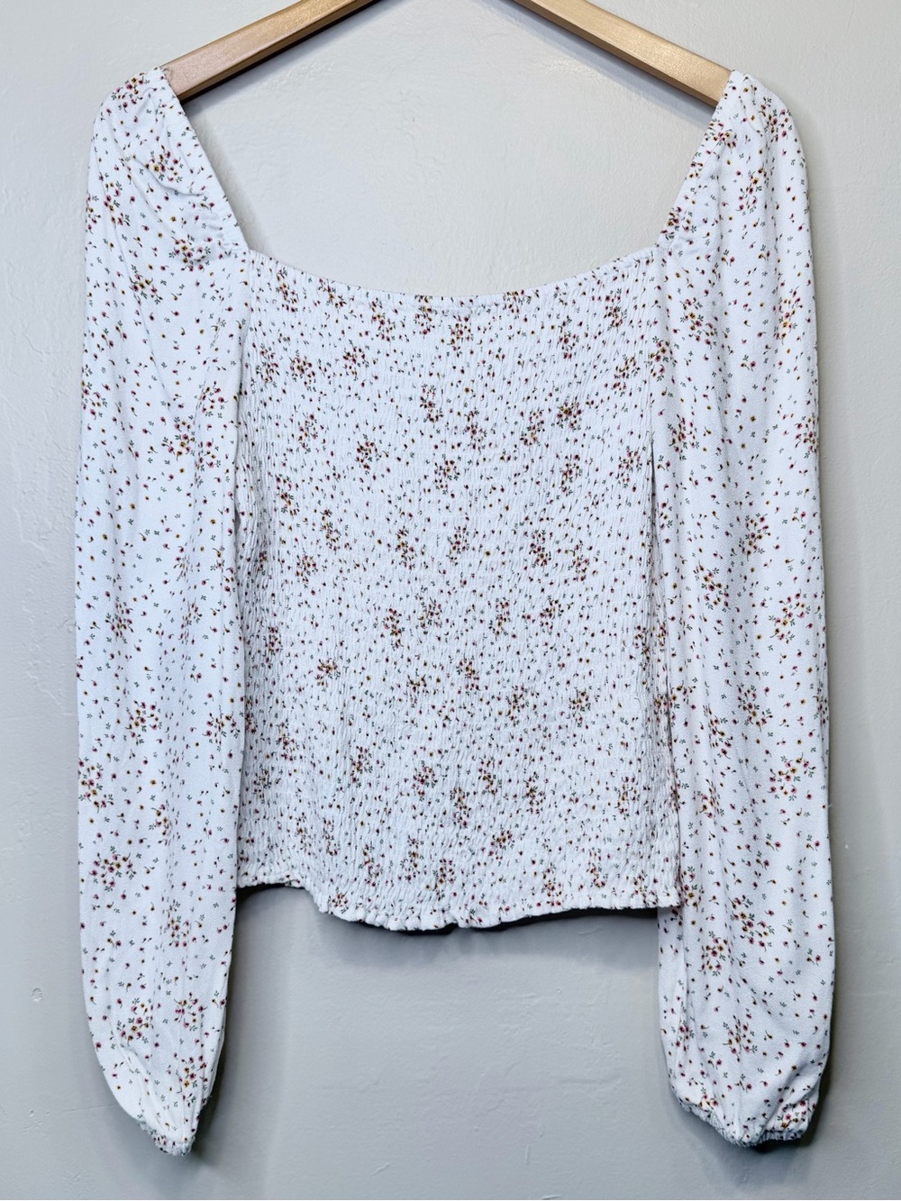 Cupcakes & Cashmere | Savannah Smocked Square-Neck Ditsy Floral Puff-Sleeve Top - Picture 4 of 15
